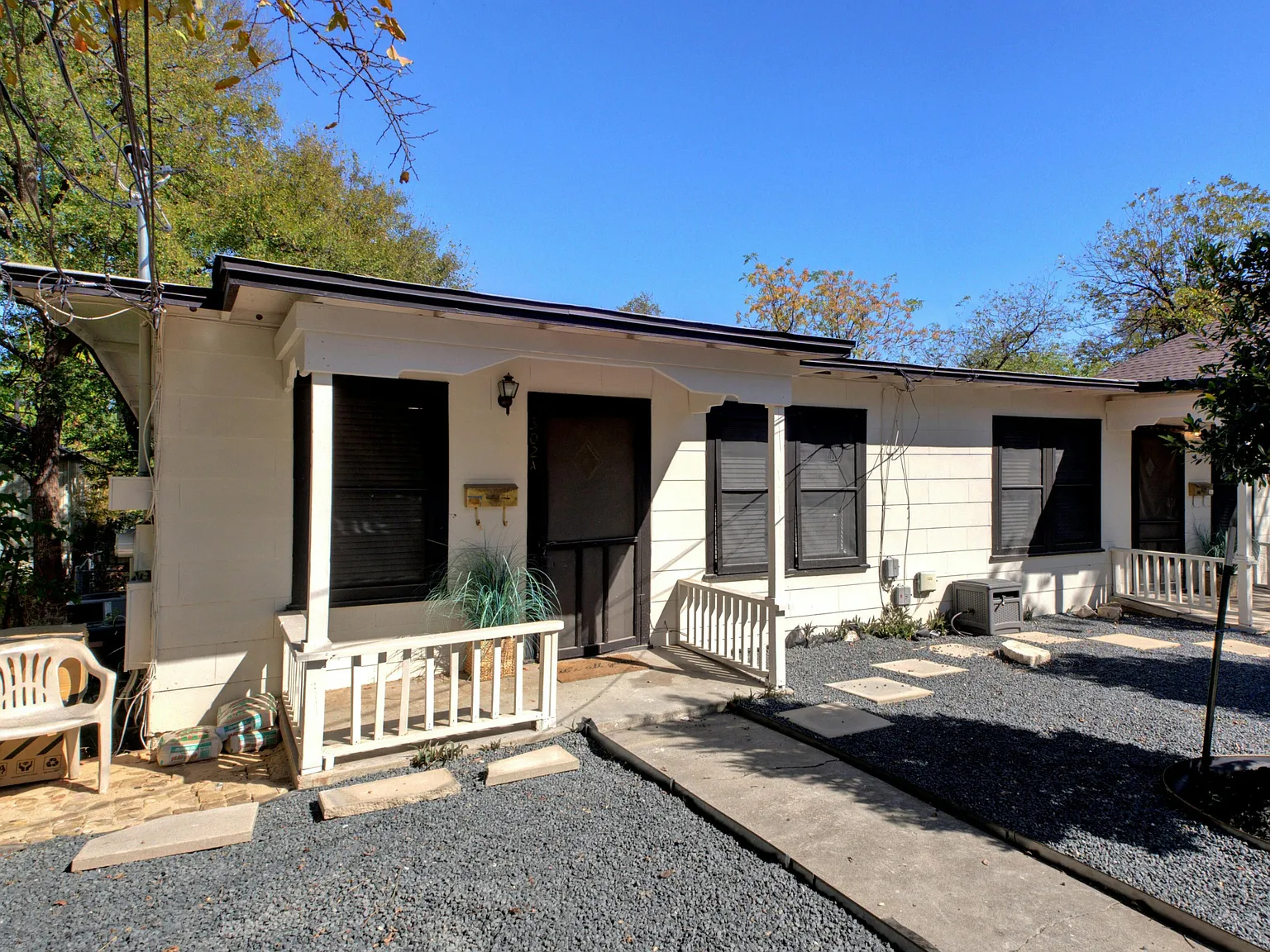 2 bed, 877 sqft, $2,350 — Photo 1