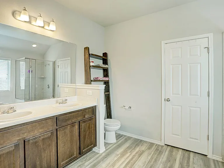 5687 Heron Dr — Photo 15