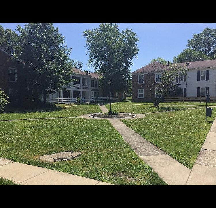 1st image of 31 Brandywine Sq #26