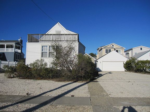 3rd image of 105 E 30th St