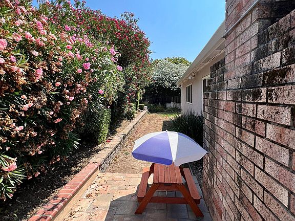 3rd image of 1035 Hacienda Dr