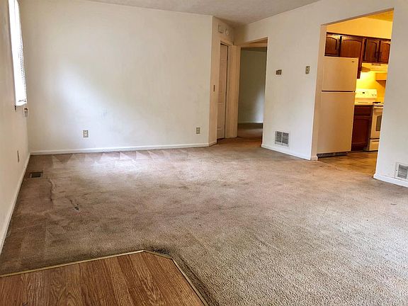 3rd image of 109 Bradford Dr