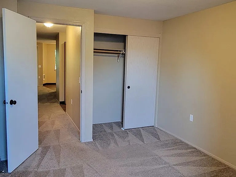 South Vista Apartments — Photo 22