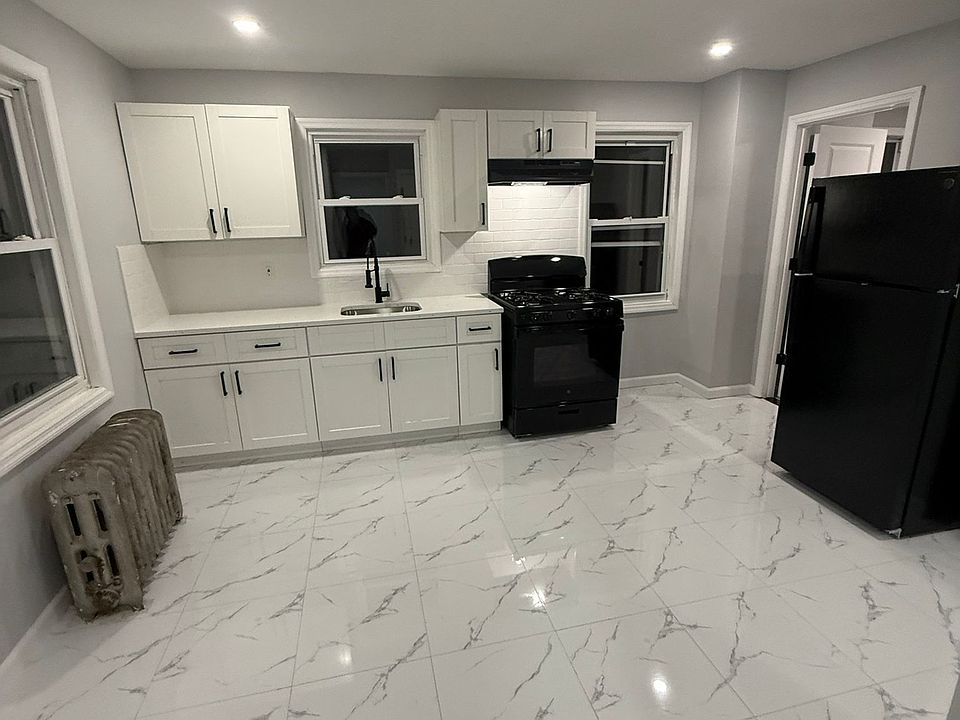 1st image of 10 Schuyler Ave Floor 3