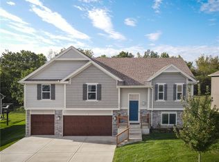 207 E Woodland Ave, Lone Jack, MO 64070