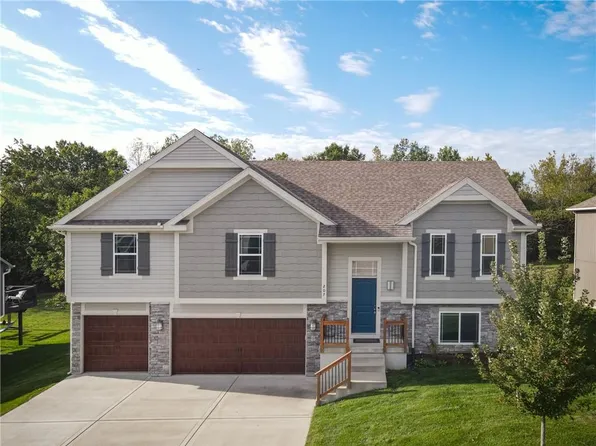 207 E Woodland Ave, Lone Jack, MO 64070