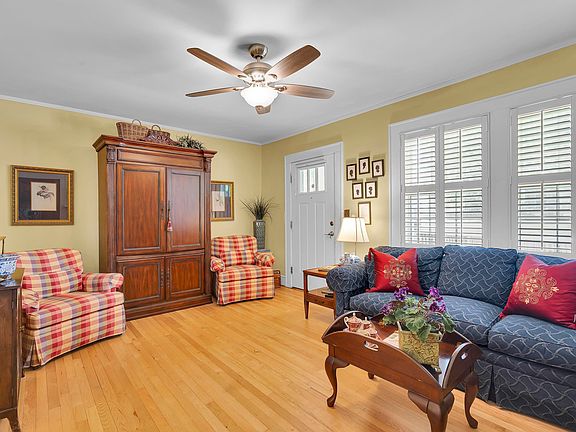 3rd image of 114 E Augusta Pl