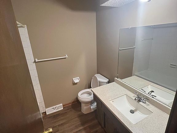 3rd image of 16827 Bel Ray Blvd