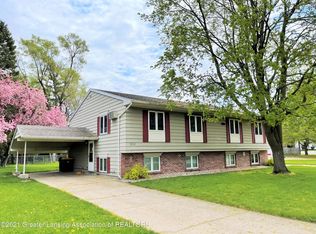 5720 Ridgeway Dr, Haslett, MI 48840