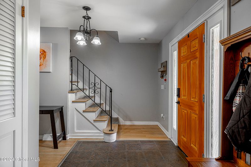 4th image of 51 Swartson Court