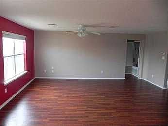 4th image of 122 Wegstrom St