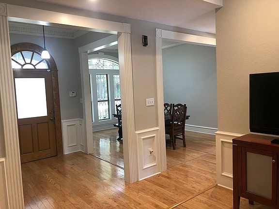 5th image of 205 E Kiwi St