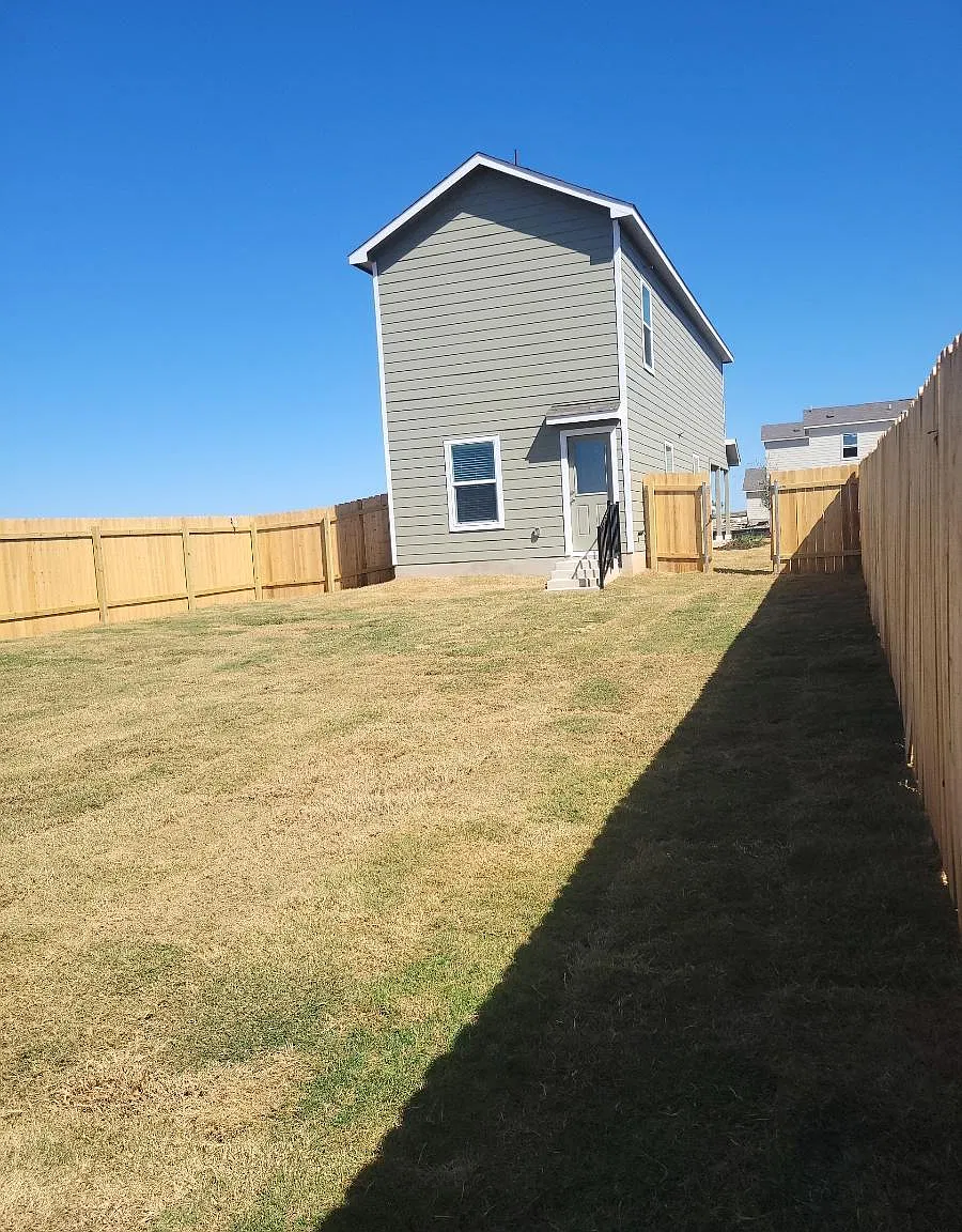 3 bed, 2.5 bath, 1200 sqft, $1,650 — Photo 2