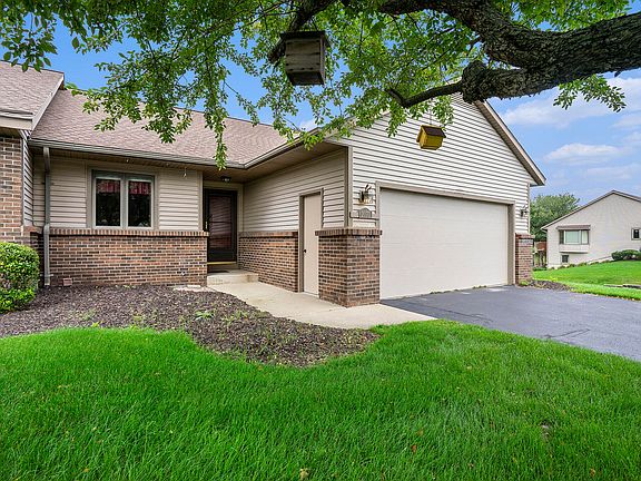 3rd image of 2070 Lakeview Dr #27