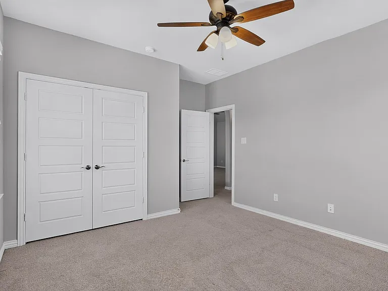 8261 Kentland Dr — Photo 36