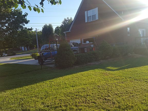 4th image of 1063 River Bend Dr