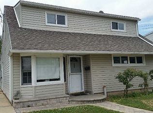 899 Bowling Green Dr, Westbury, NY 11590
