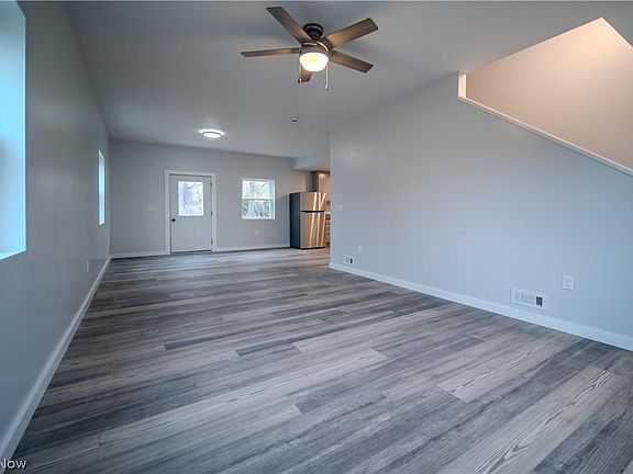 5th image of 1352 Hillcrest Dr