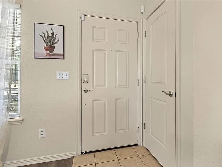 4462 W Alberta St — Photo 3