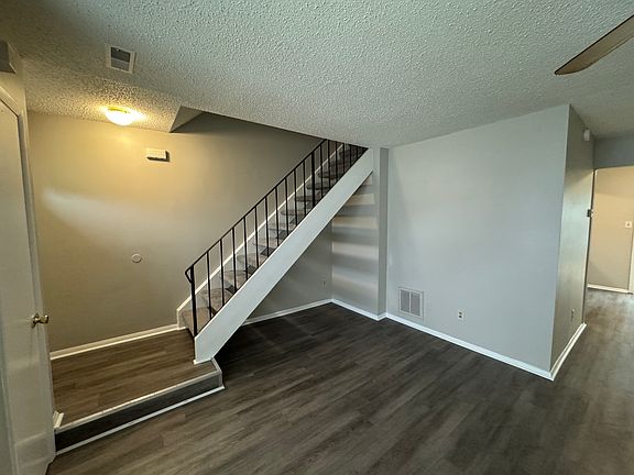 2nd image of 3556 Windmill Dr
