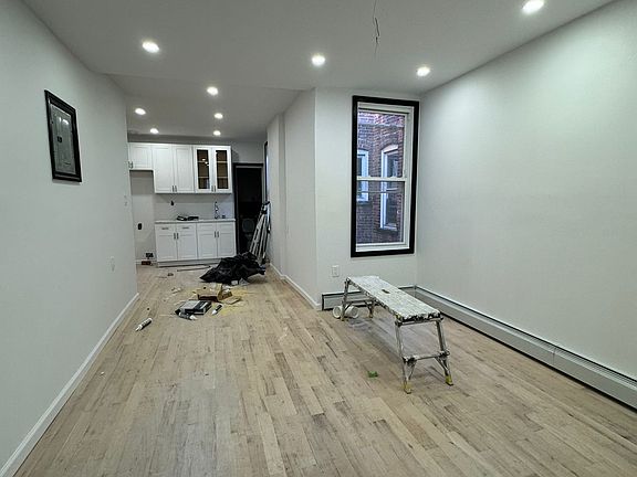 3rd image of 1150 Longfellow Ave APT 3
