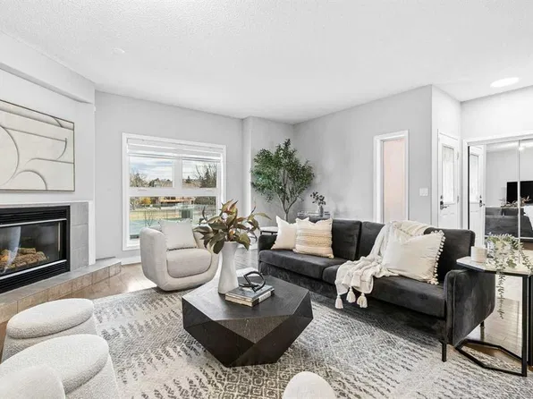 2405 E 17th St SW, Calgary, AB T2T 4M9