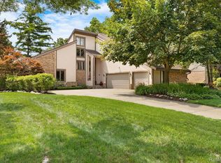 8325 Woodspur Dr, Commerce Township, MI 48382