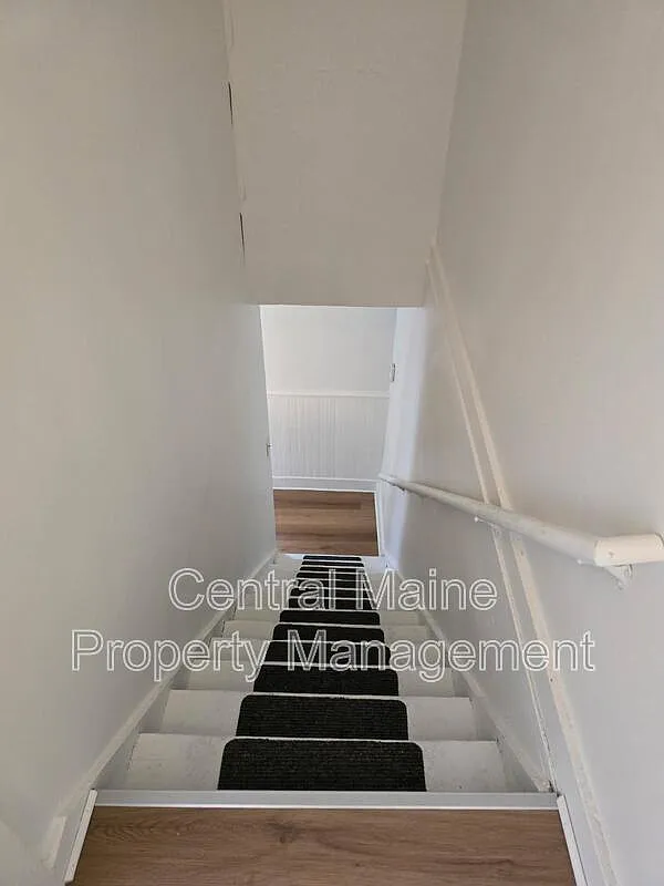 2 bed, 1.0 bath, $1,400 — Photo 3