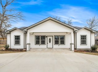 3811 Waterwood Pass, Elmendorf, TX 78112