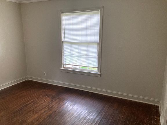 5th image of 836 Robinhood St
