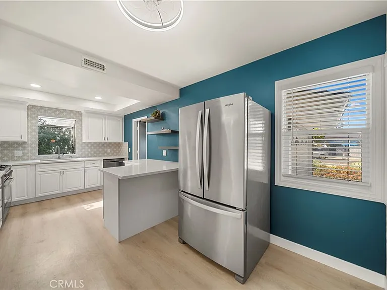 912 W Hill Ave — Photo 10