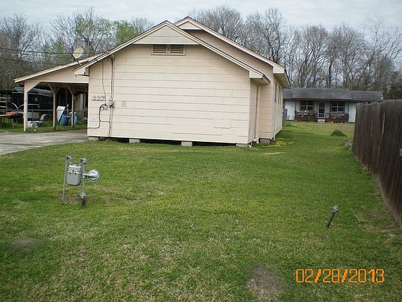 3rd image of 227 E Melville Dr