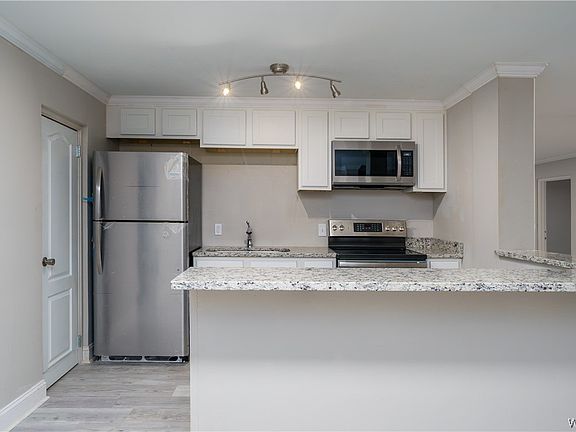 4th image of 1402 9th St APT 13