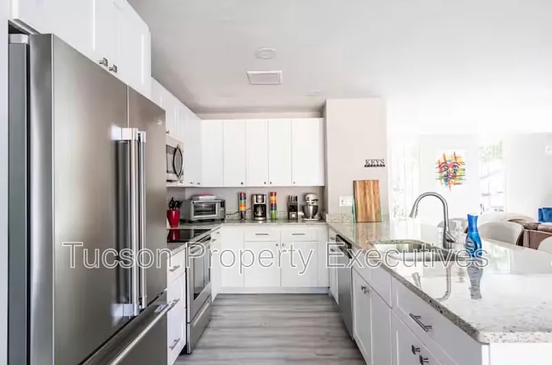 4 bed, 3.5 bath, 2259 sqft, $4,000 — Photo 3