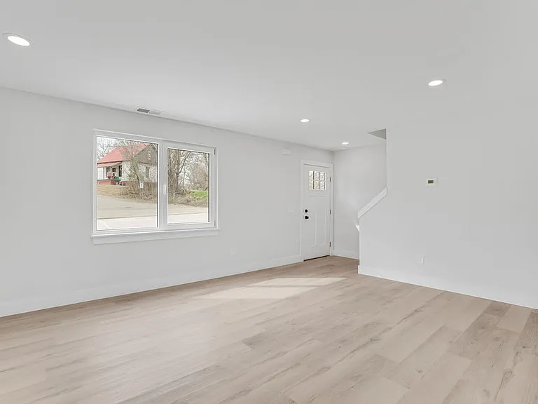 1618 Sigmon St — Photo 8
