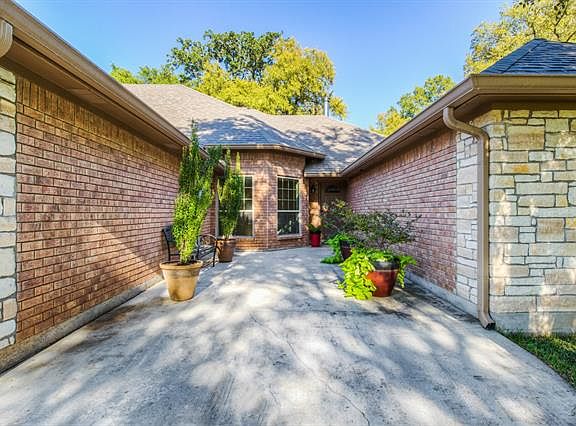 3rd image of 3923 Frisco Cir