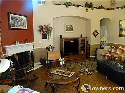 Vaulted Ceiling/Laminate Floor 18 X 26 apx