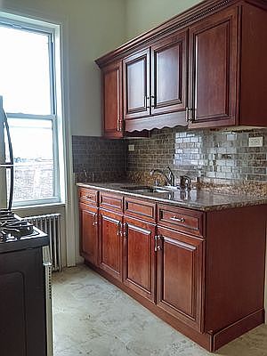 4th image of 356 Weirfield St #2