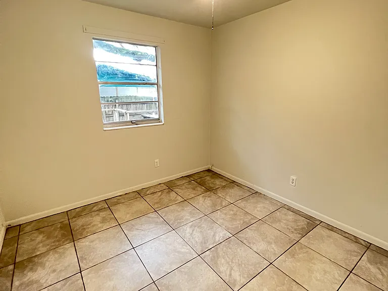 1307 Belair Rd — Photo 15