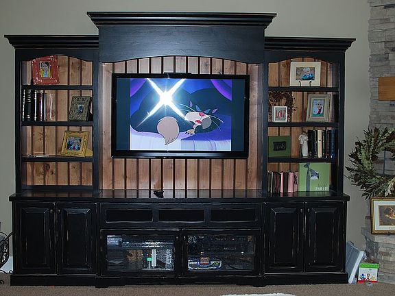 Built-in Entertainment Cent.
