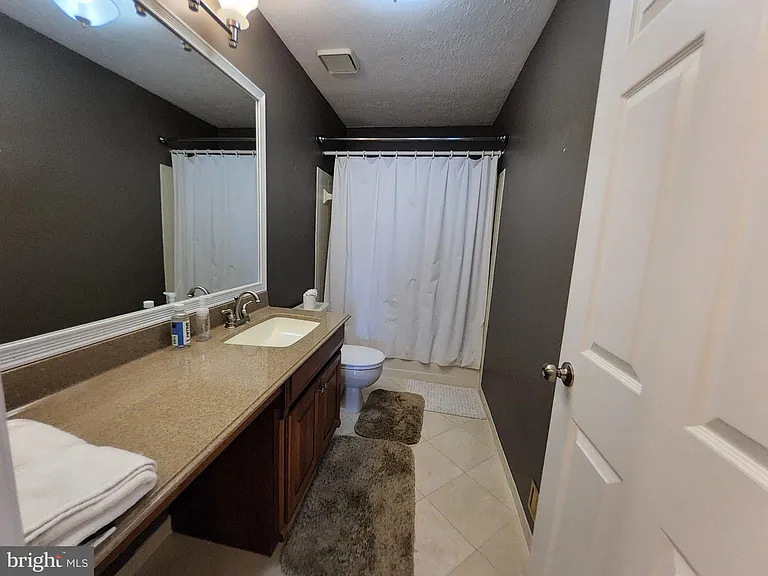 504 Parliament Rd — Photo 25