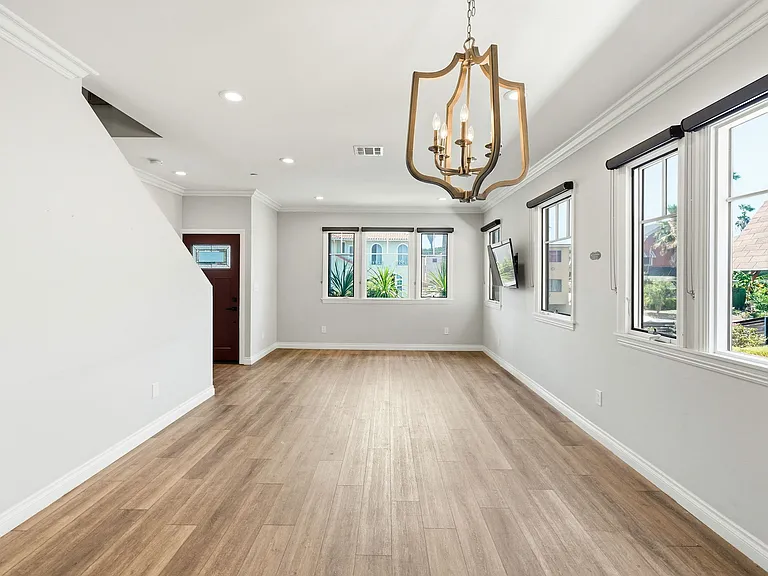 1822 S Harvard Blvd — Photo 13