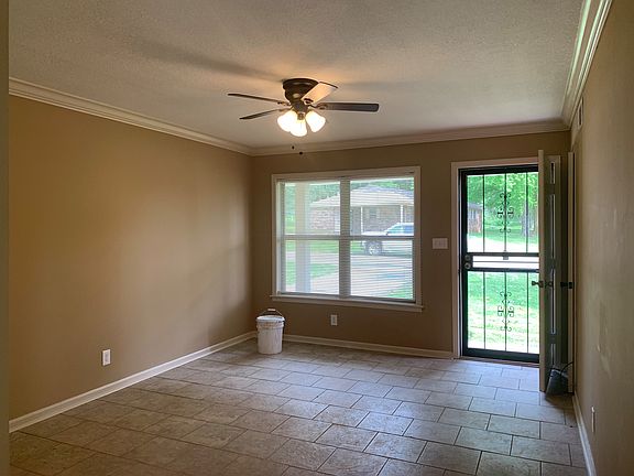 3rd image of 805 Driftwood St