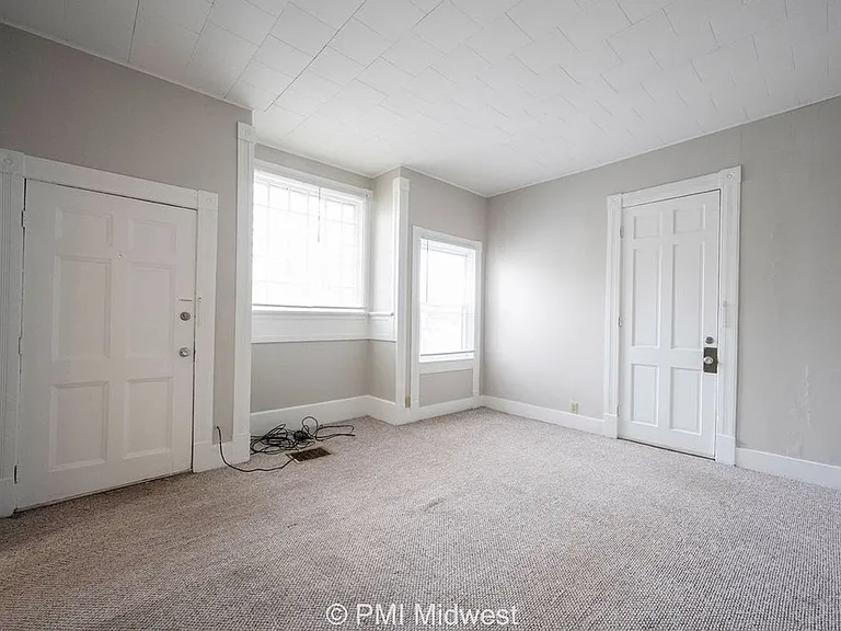 298 N Water St — Photo 8