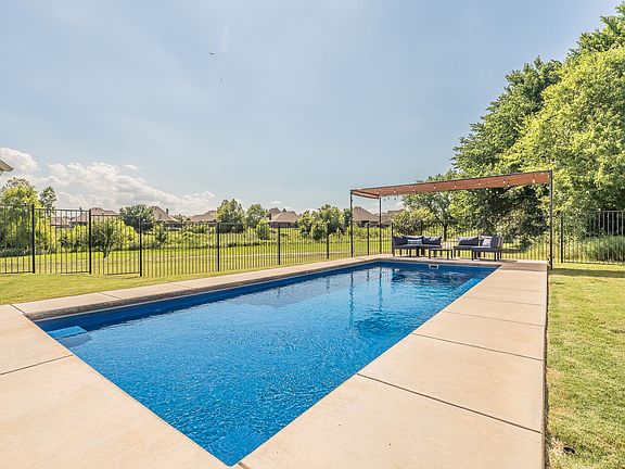3rd image of 556 Sagebrush Ct