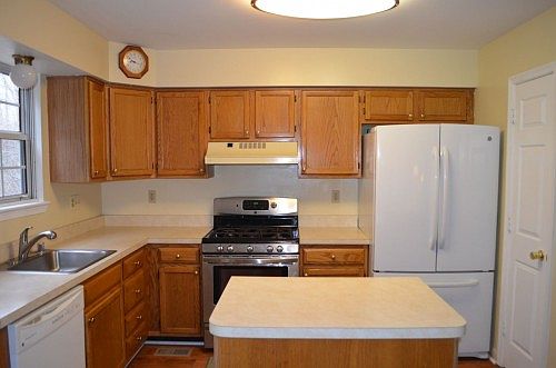 4th image of 748 White Oaks Ave