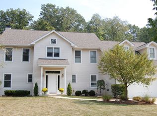 5487 Jacqueline Ln, North Olmsted, OH 44070