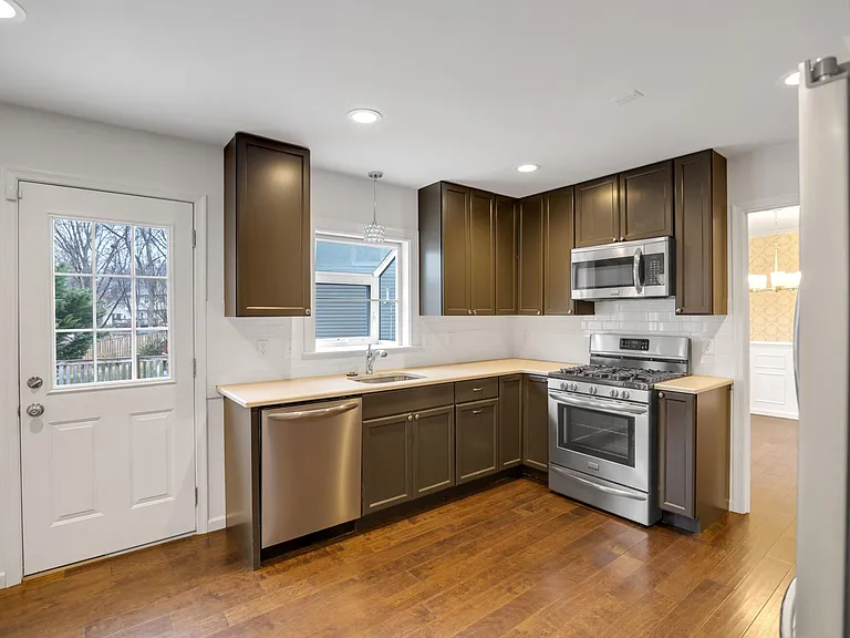 8904 Spur Rd — Photo 3