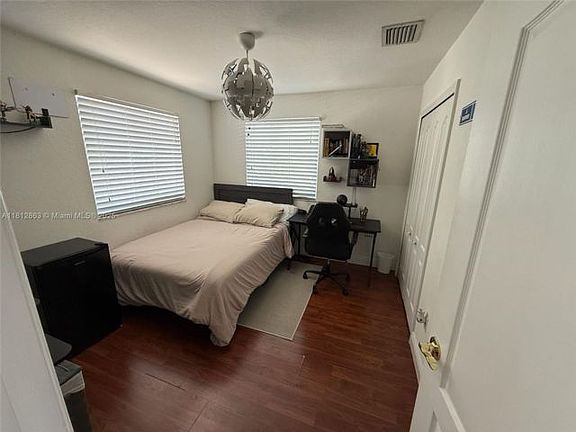 4th image of 2342 SE 10th St