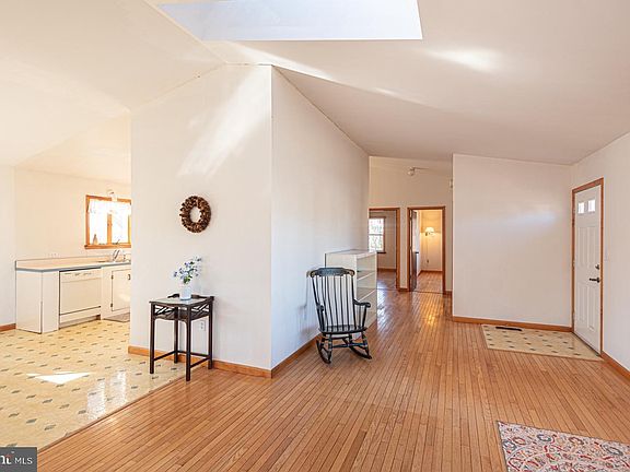 4th image of 10333 Tudor Rd